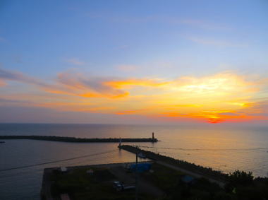 天売島漁港の朝焼け
